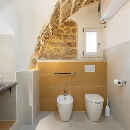 Carlotta Apartment *